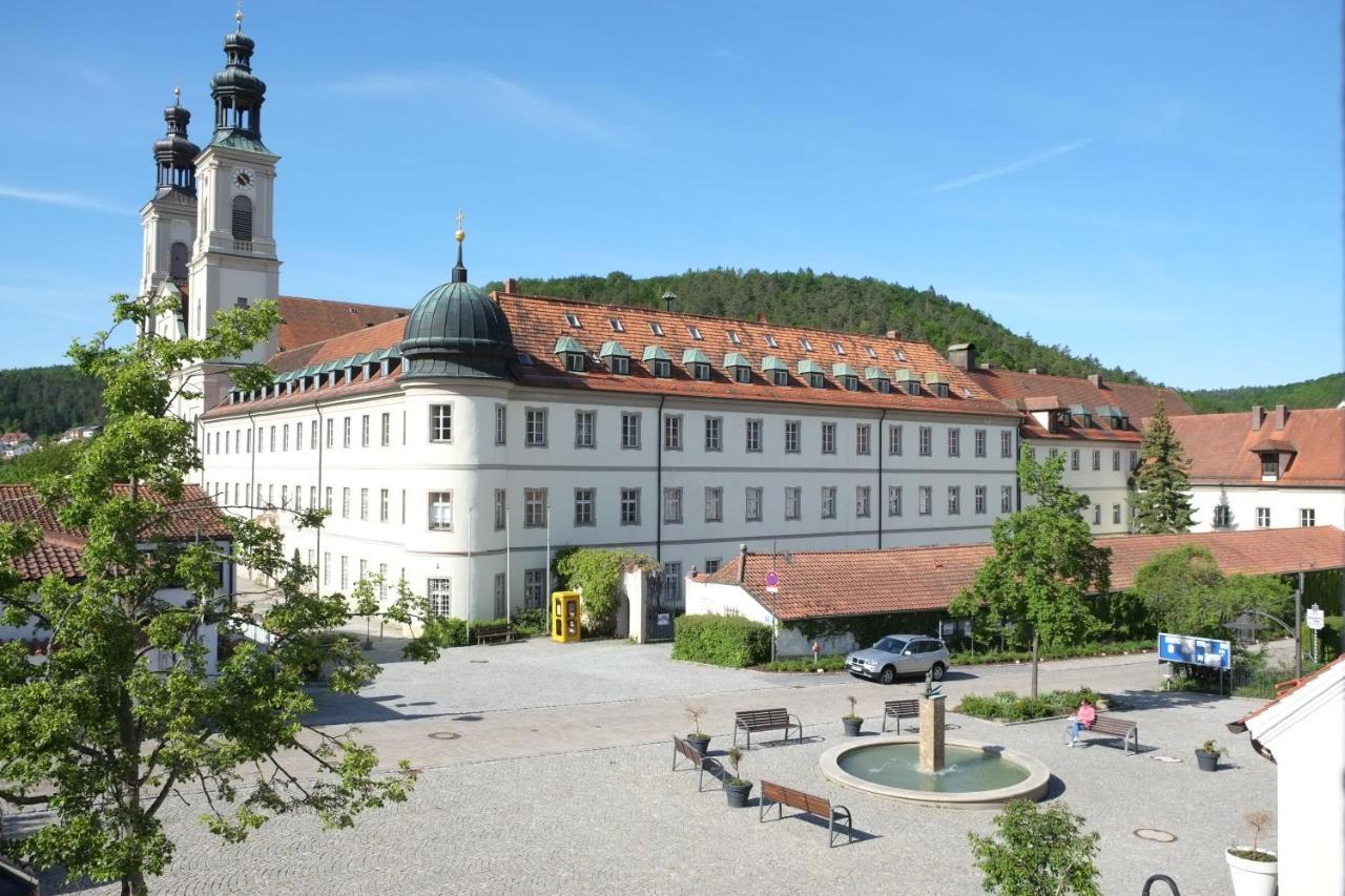 65Qm Wohnung Klosterblick Im Historischen Pfarrhaus Pielenhofen Екстер'єр фото